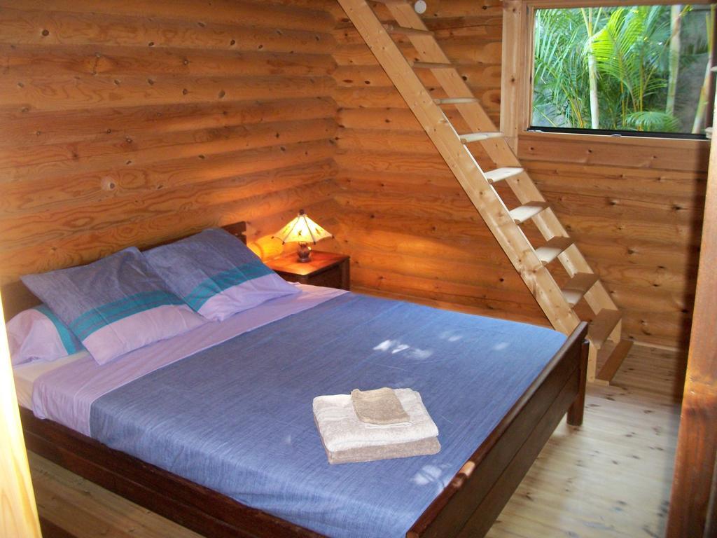 Le Chalet La Fontaine Saint Leu Bed & Breakfast Bagian luar foto